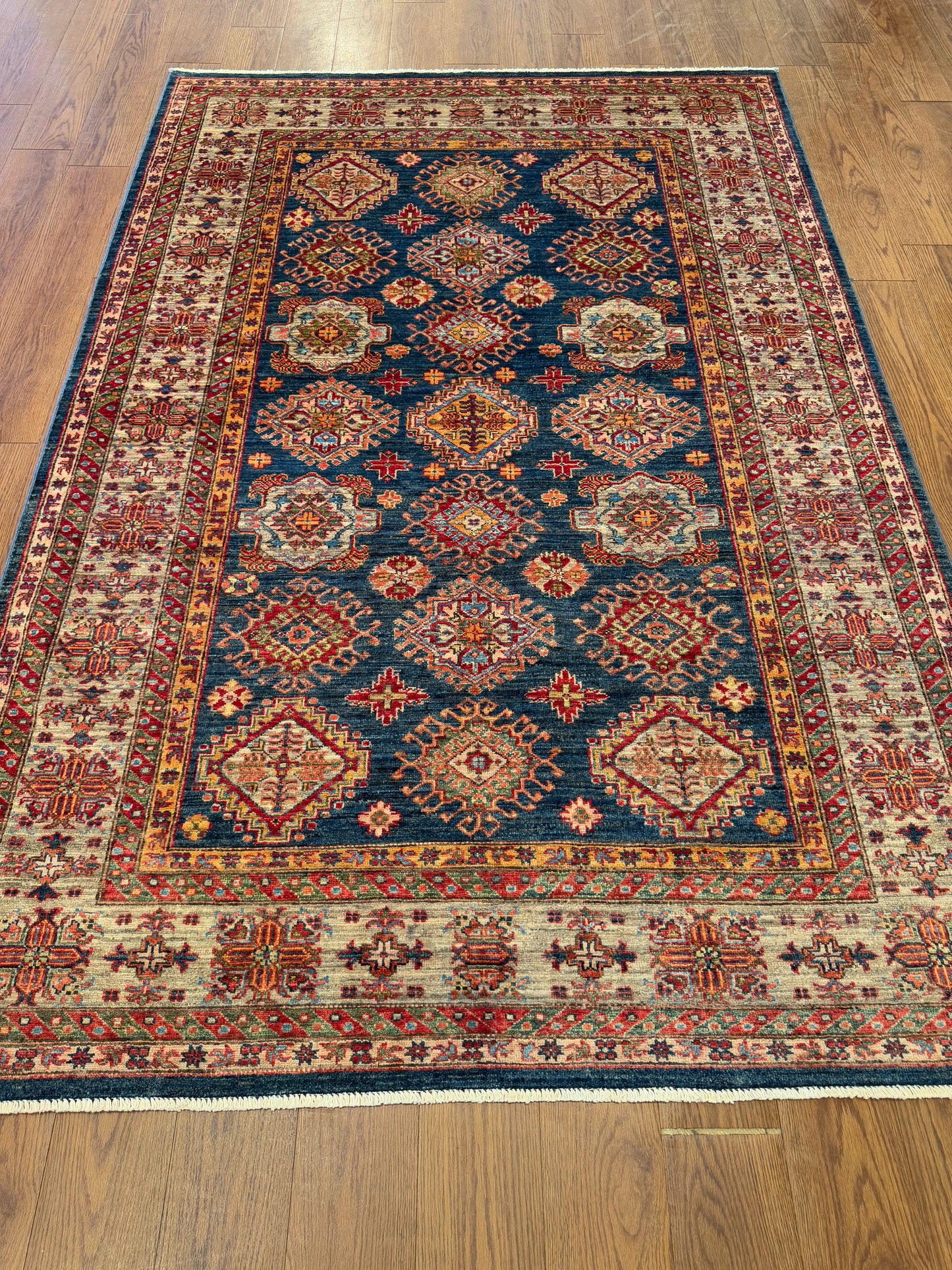 Kazak NJ1289 - 5.6 x 8.2