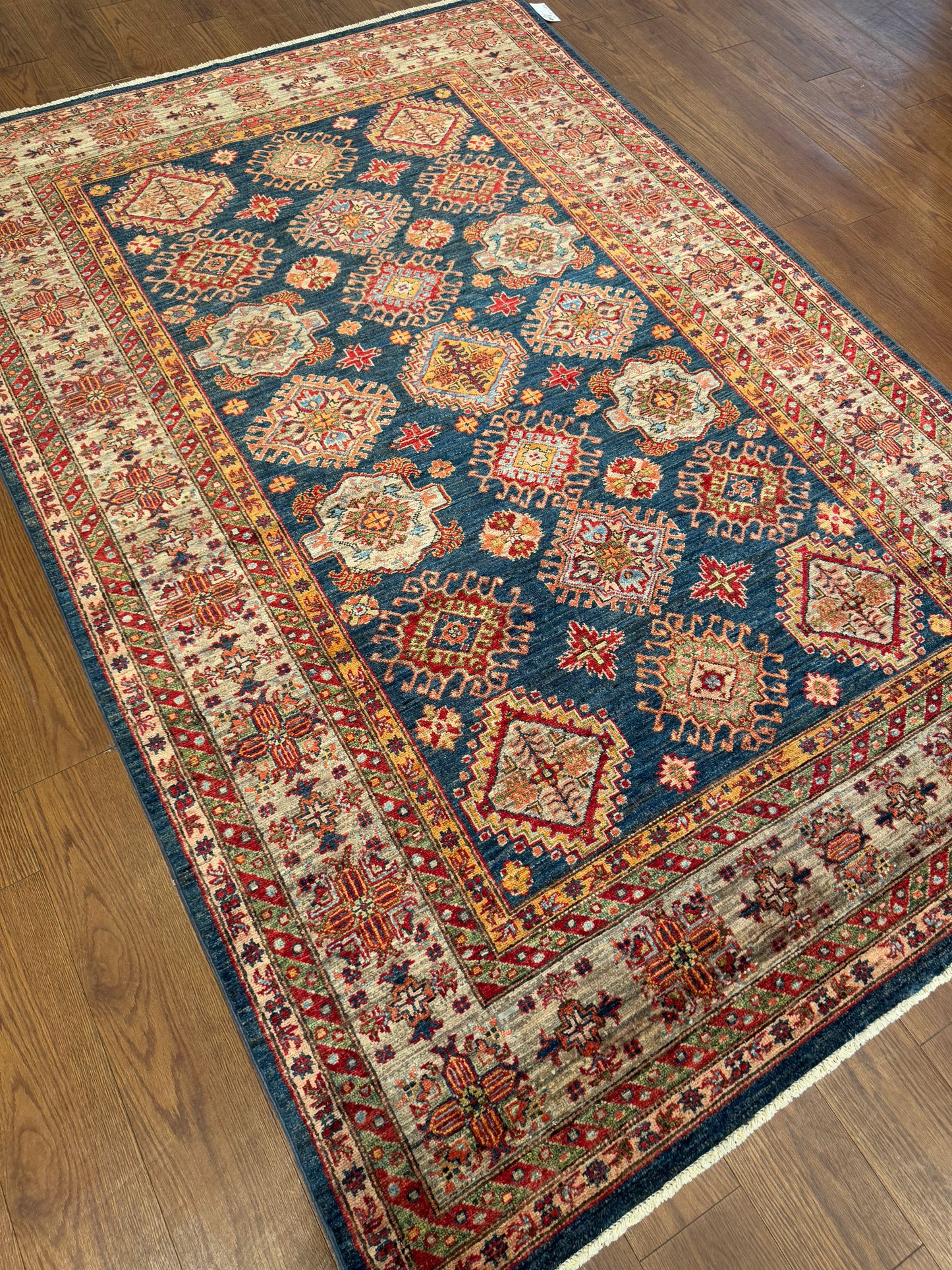 Kazak NJ1289 - 5.6 x 8.2