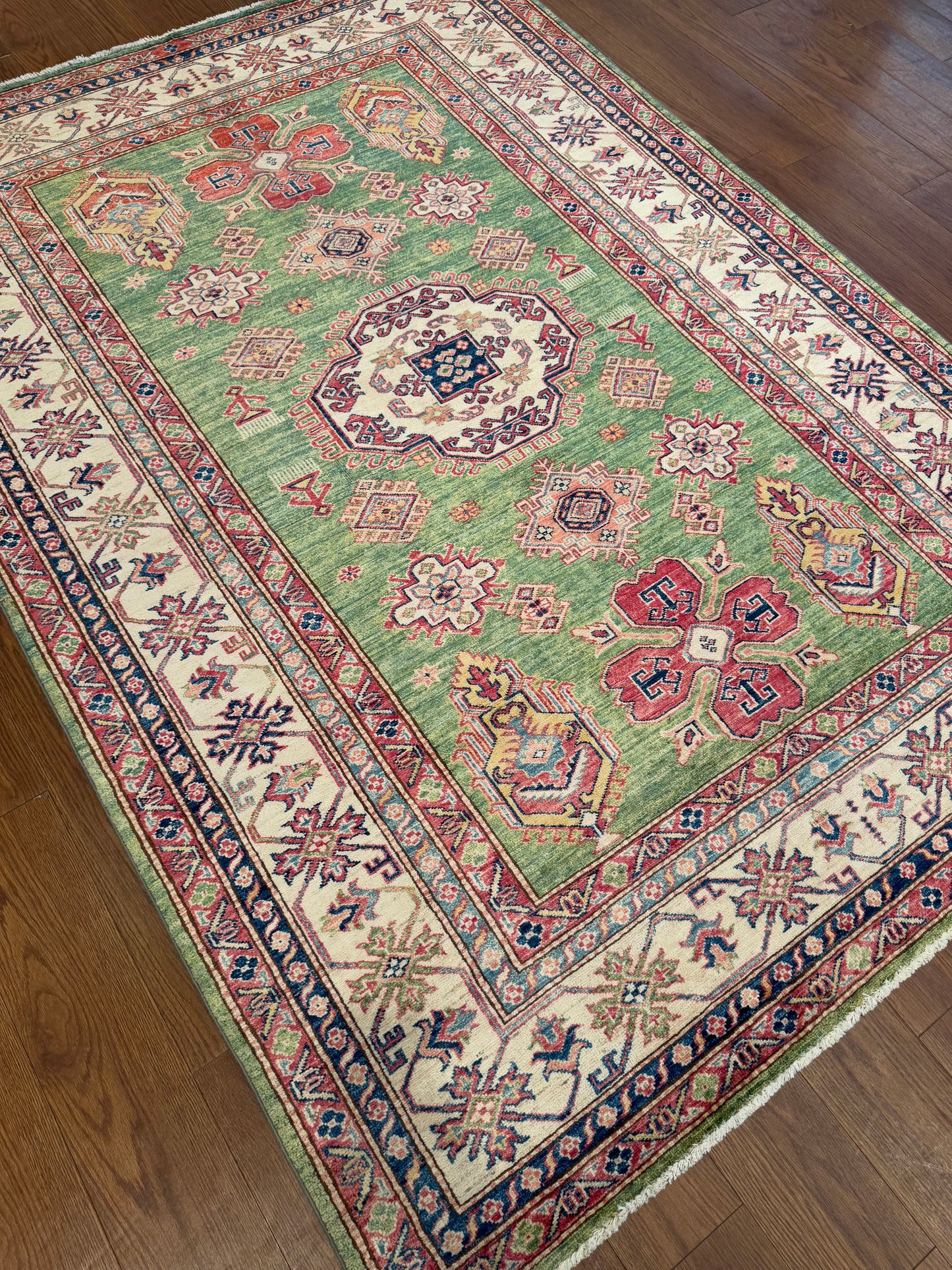 Kazak NJ2038 - 5.6 x 7.9