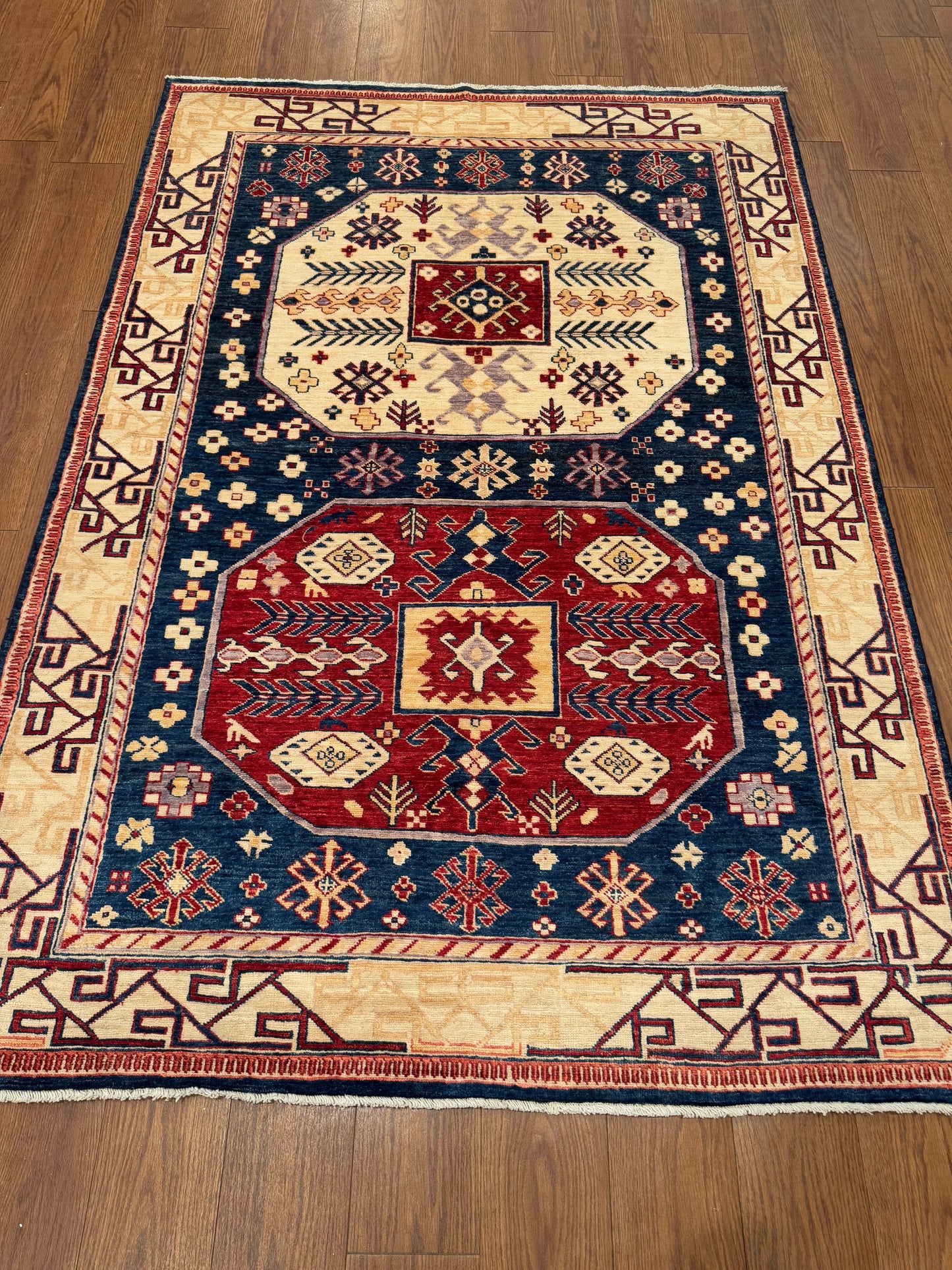 Kazak NJ2055 - 4.7 x 6.7
