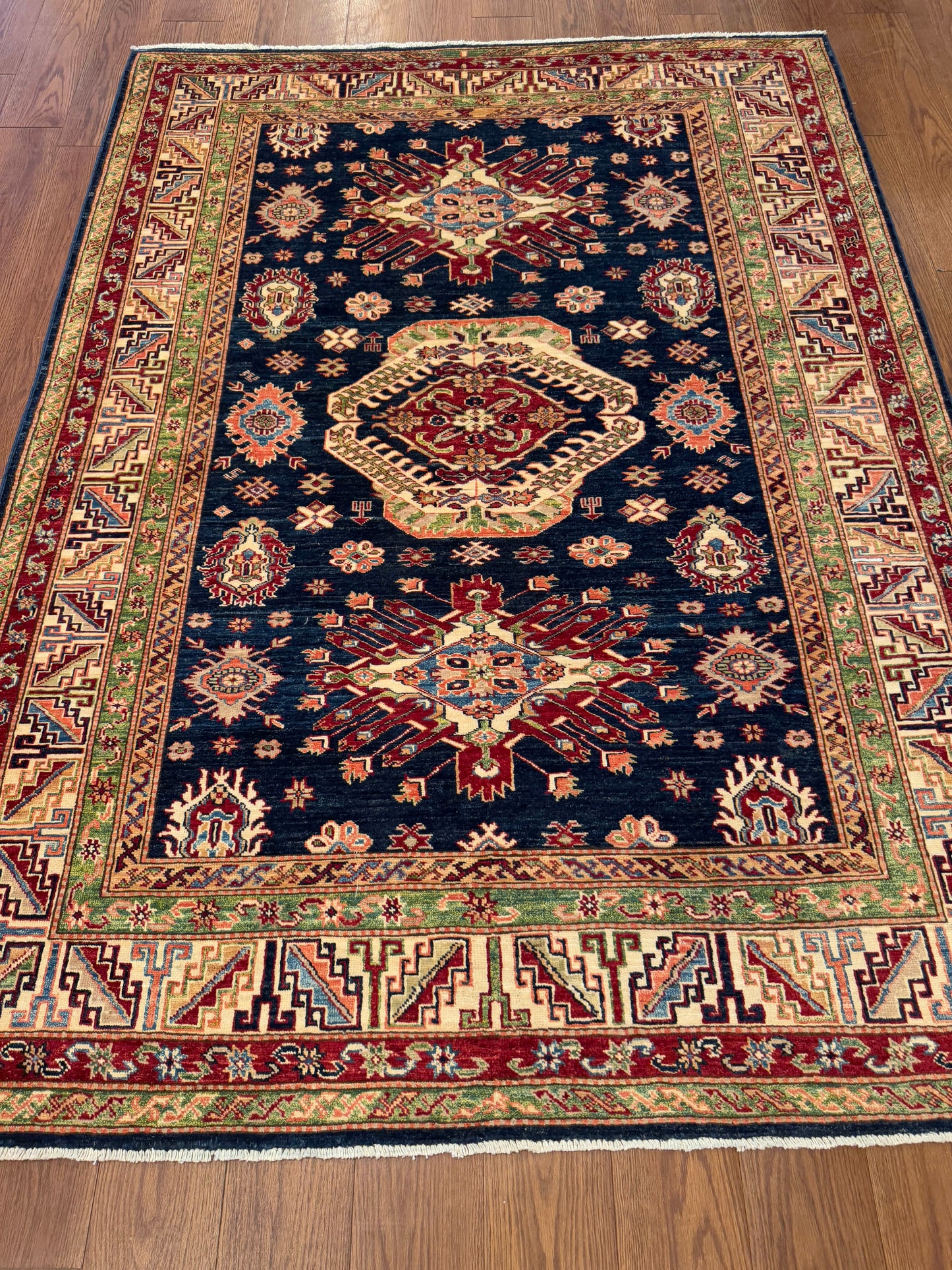 Kazak NJ2064 - 5.6 x 7.6