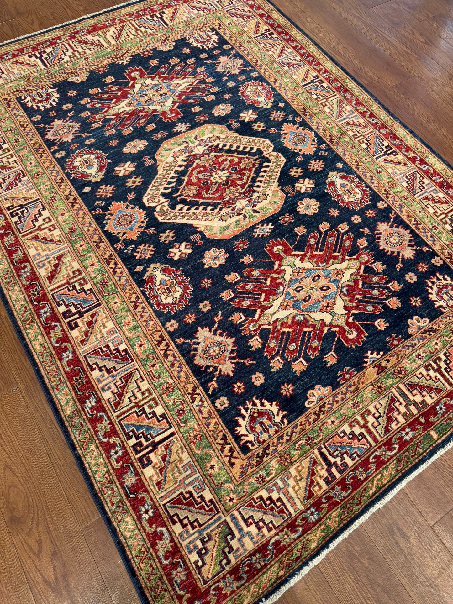 Kazak NJ2064 - 5.6 x 7.6