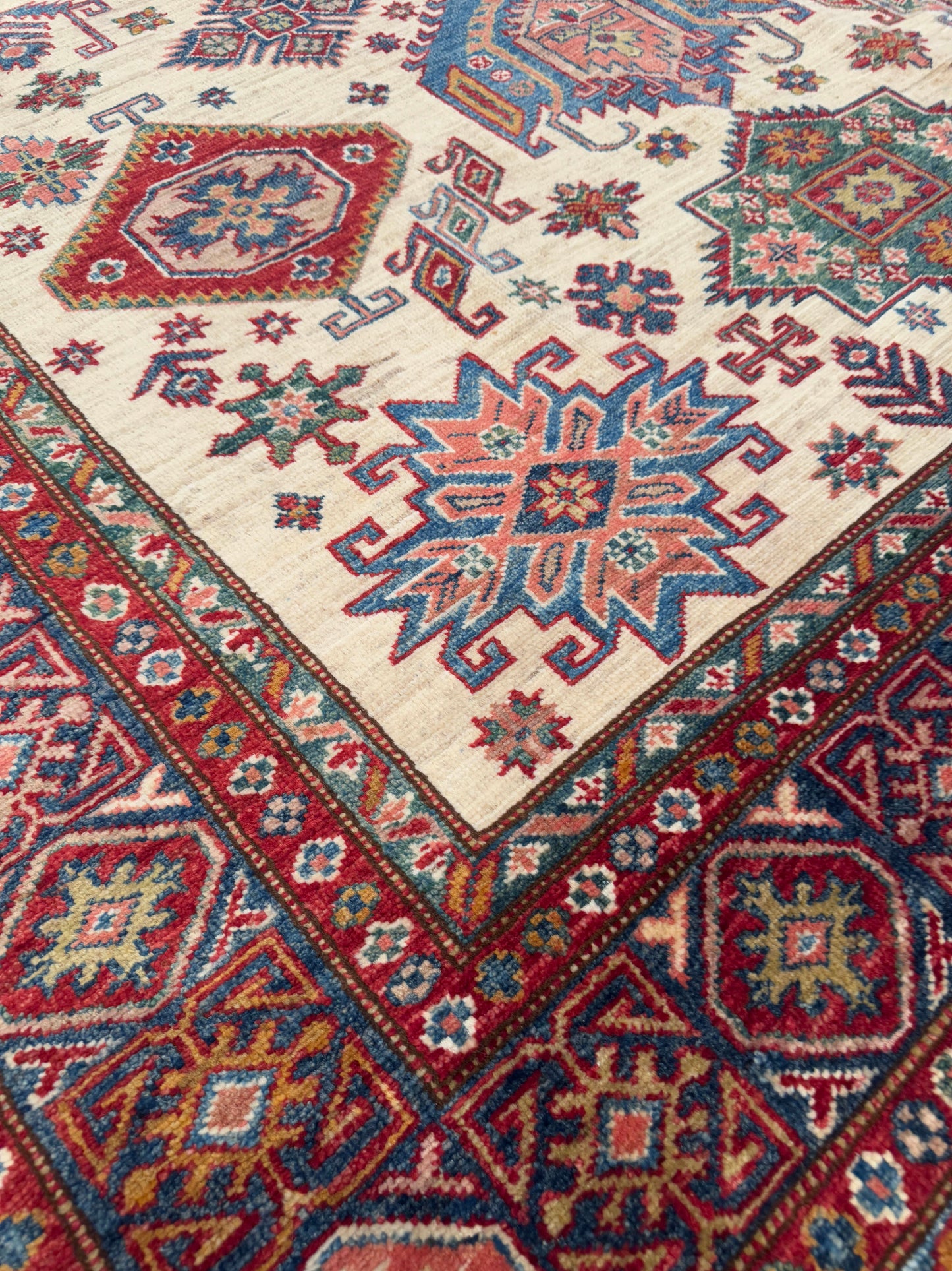 Kazak NJ2157 - 5.7 x 7.6