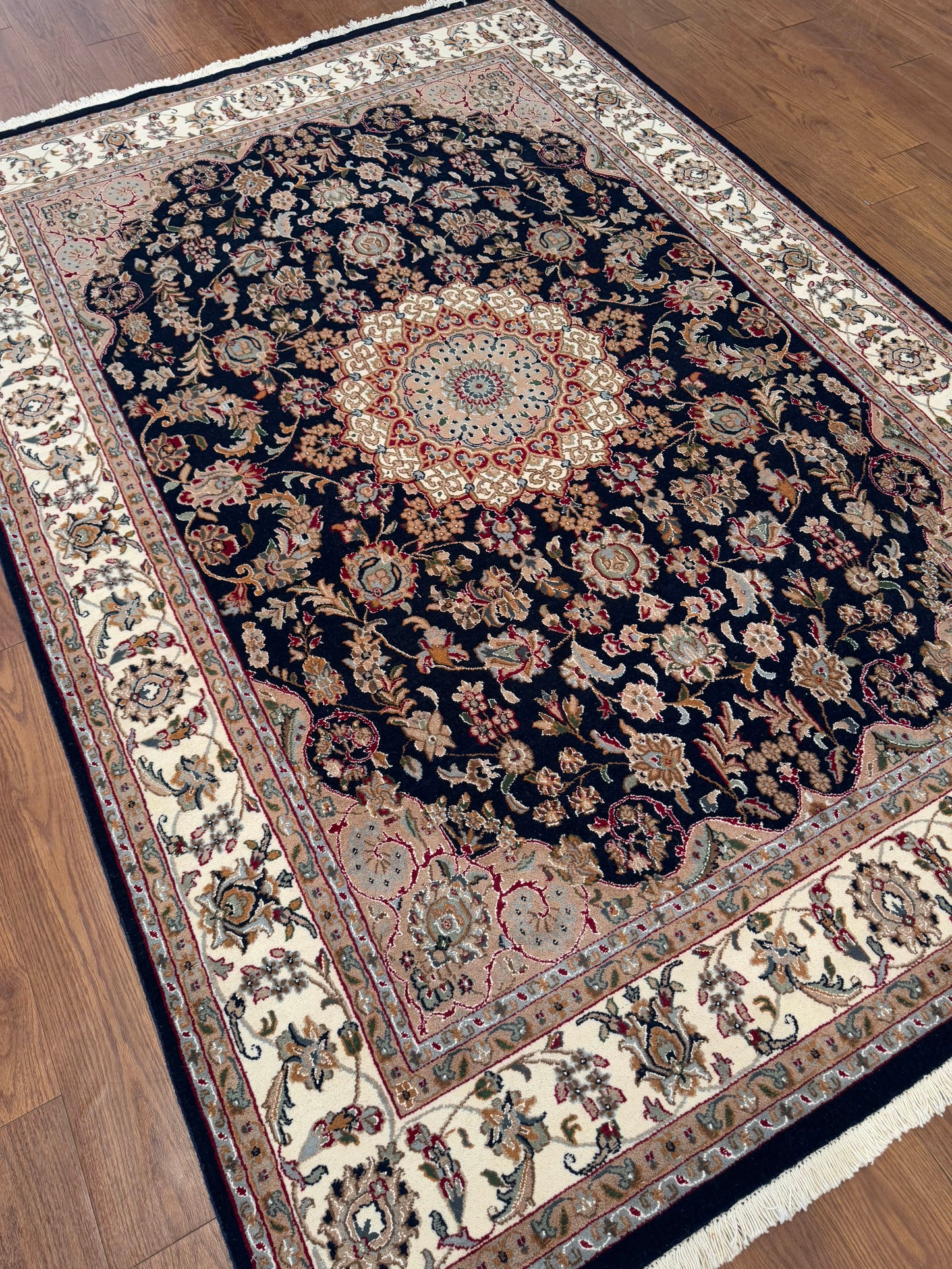 Isfahan NJ2477 - 6.2 x 8.11