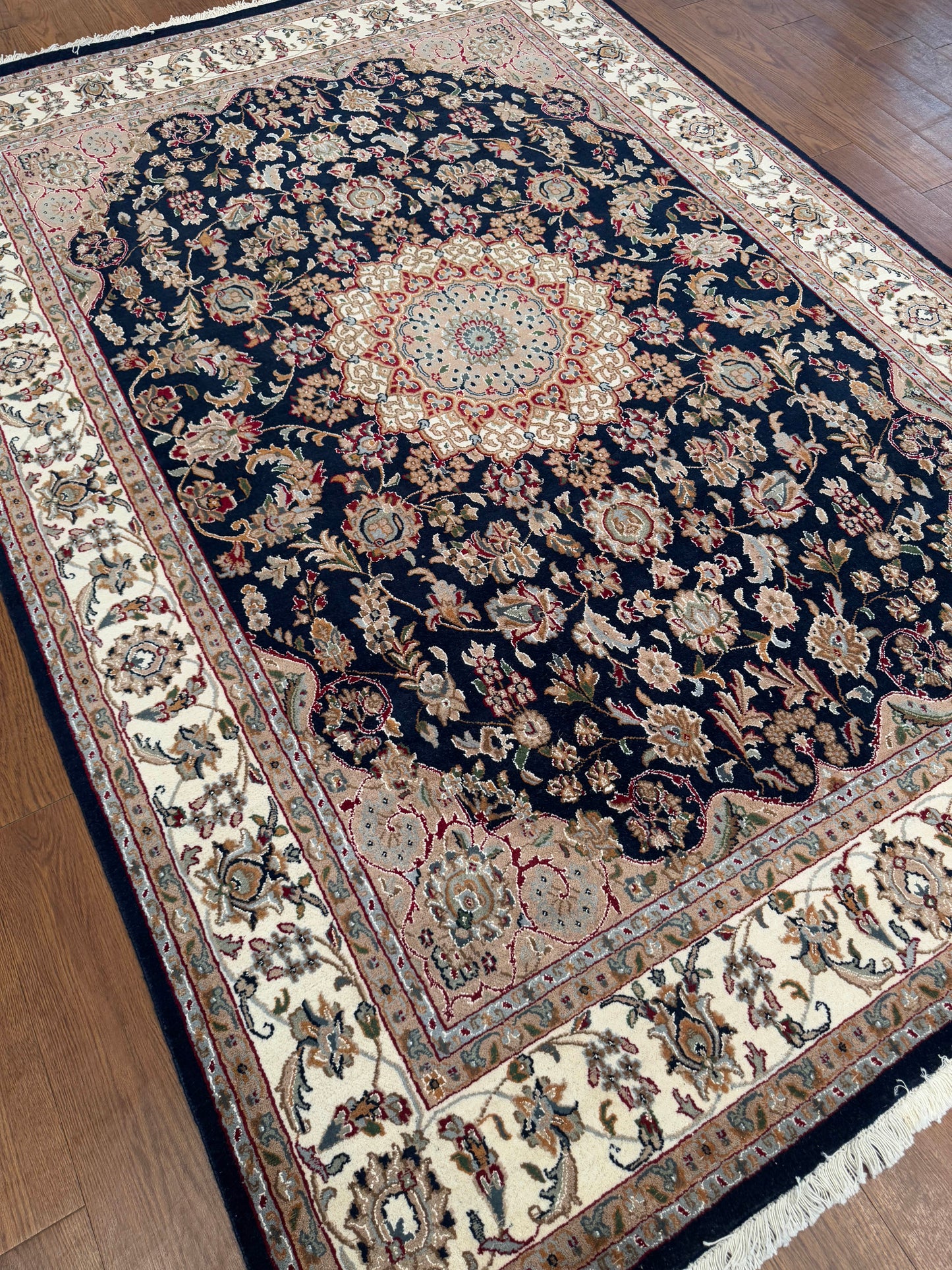 Isfahan NJ2477 - 6.2 x 8.11