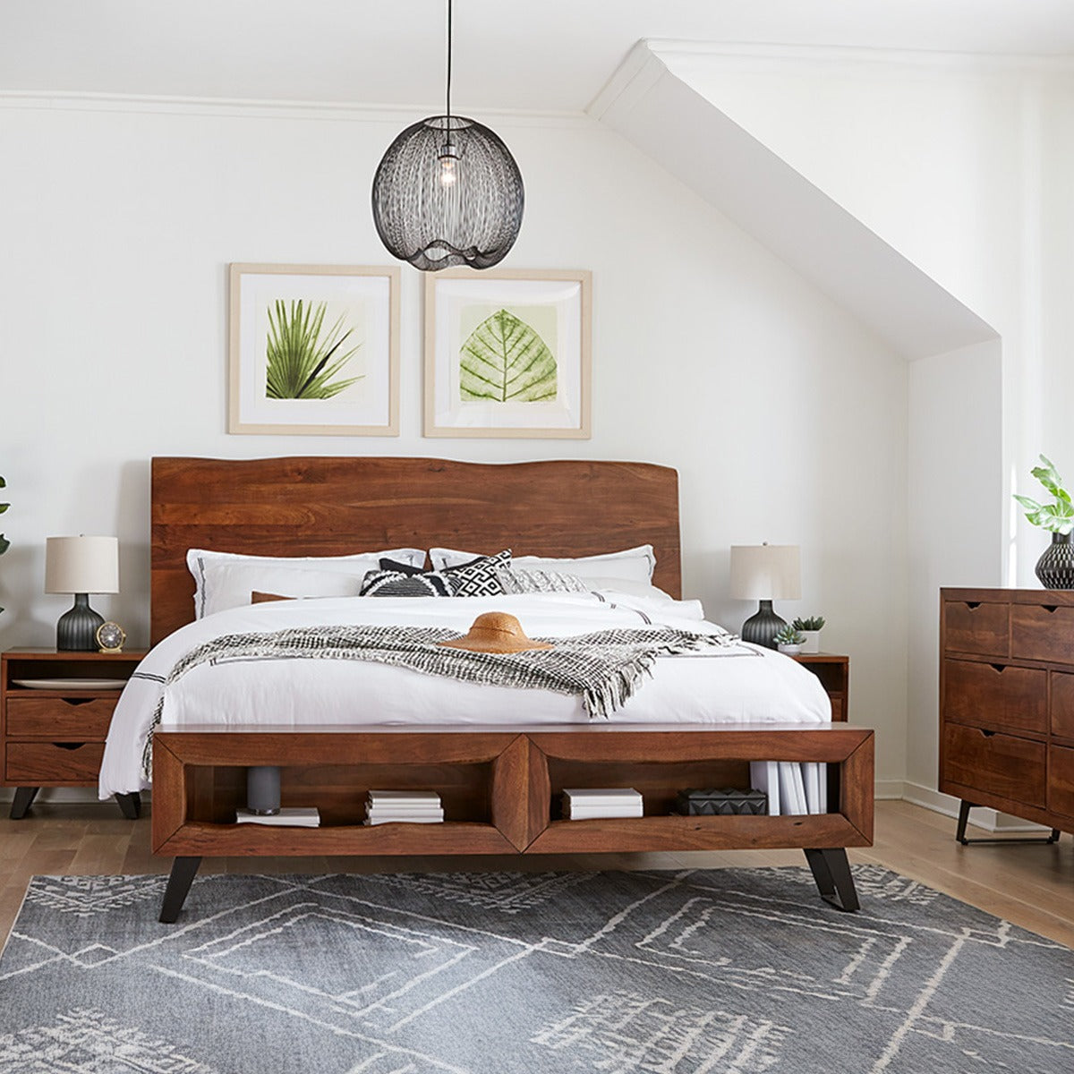 90" Walnut King Size Bed